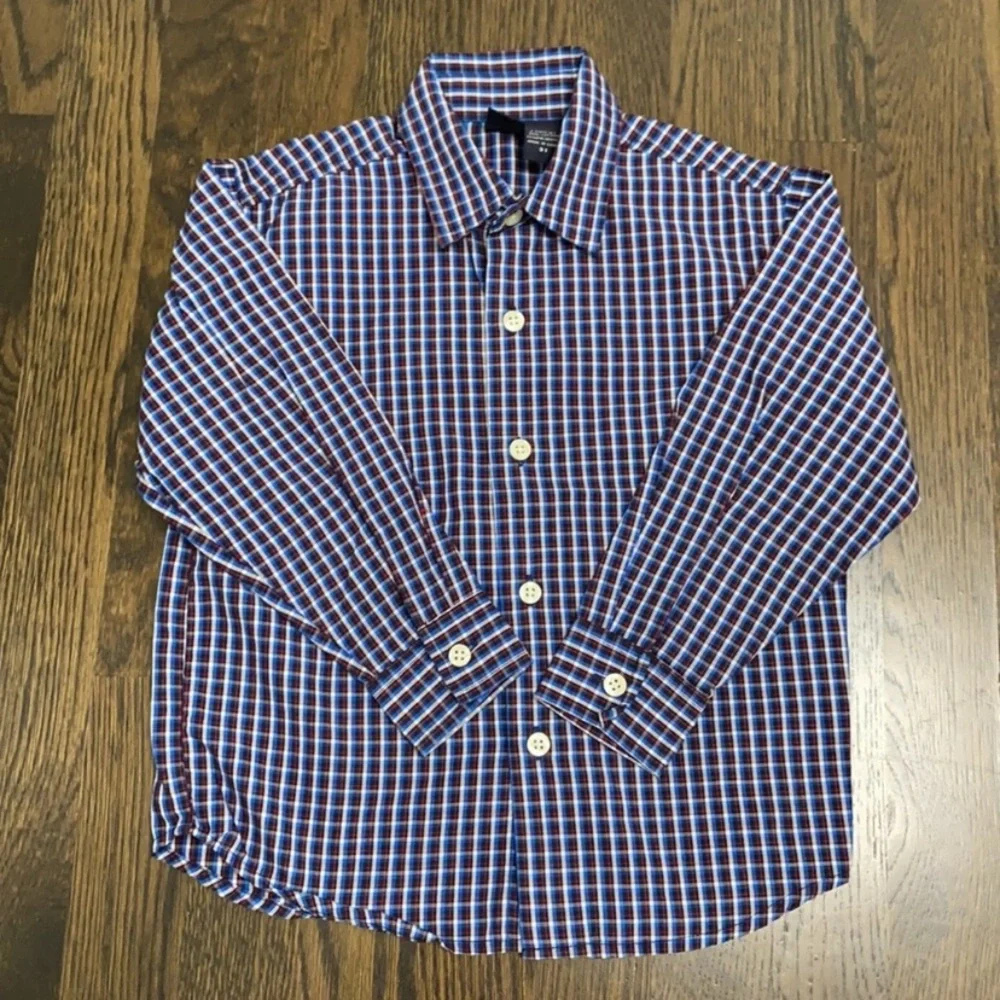 EUC Boys Button Down Shirts size 3T